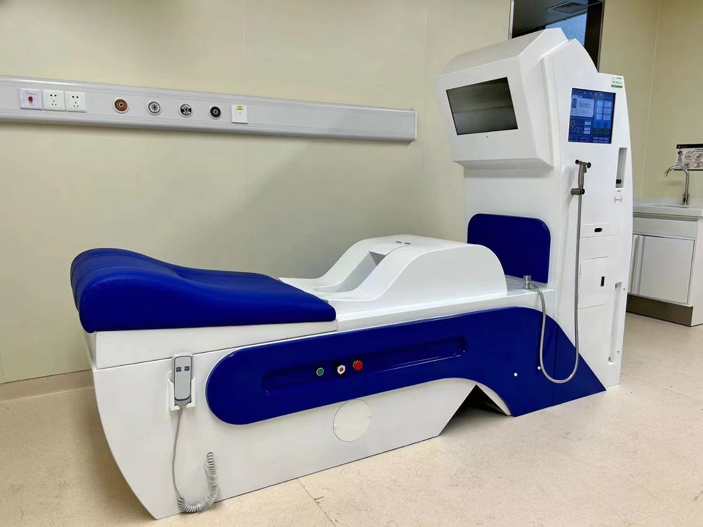 Colon Flush 1 Professional colon flush equipment in modern UK wellness clinic