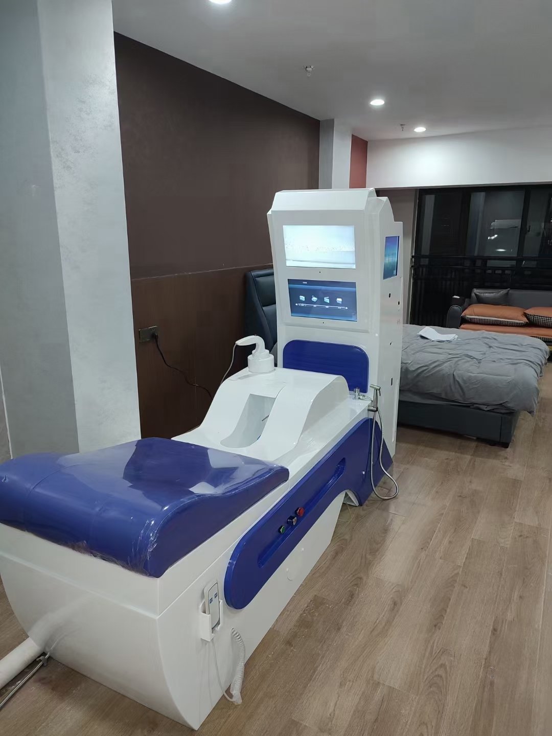 Modern colonic irrigation clinic in Reading with professional hydrotherapy equipment