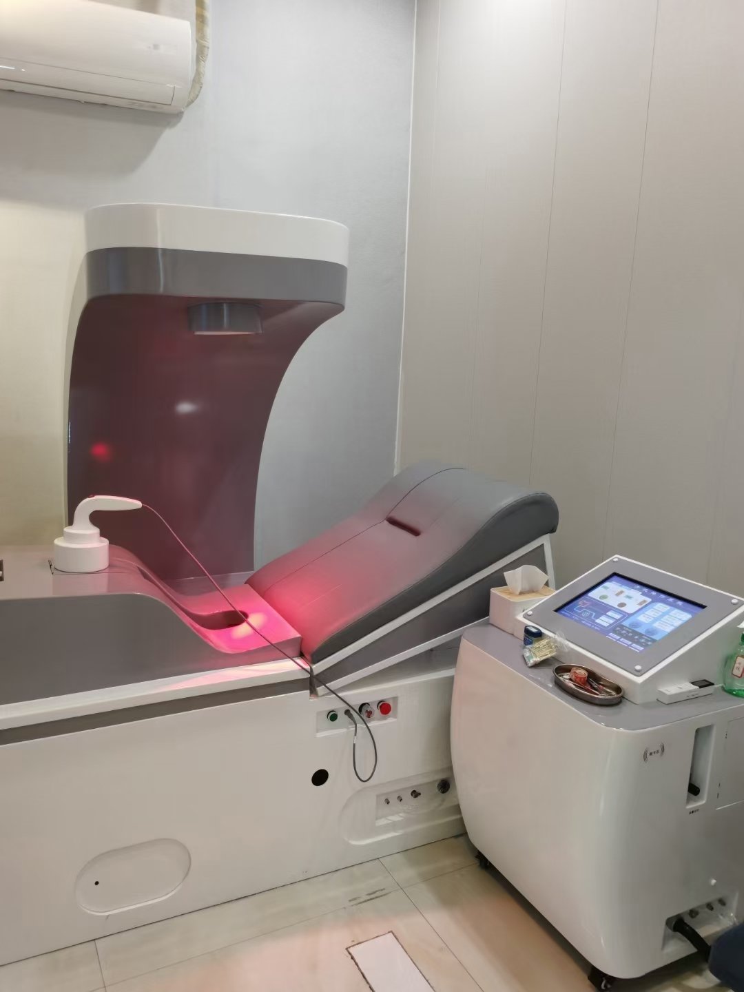 Successful UK clinic operating MAIKONG colonic machine