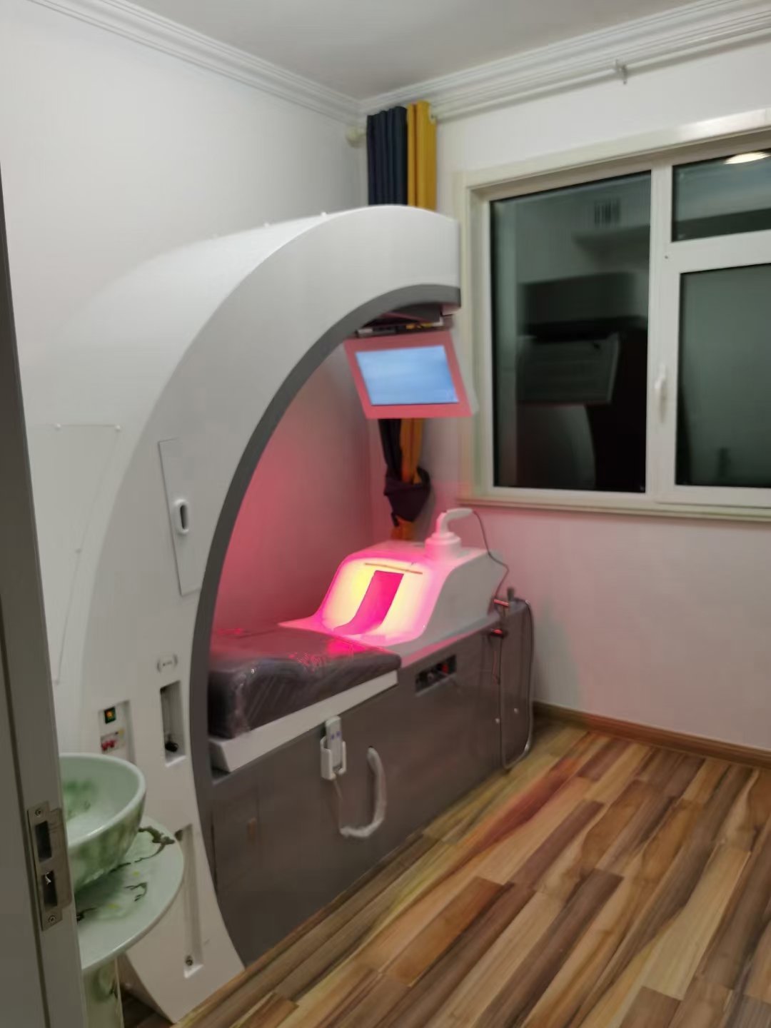 Modern UK spa centre with gravity colonic machine installation