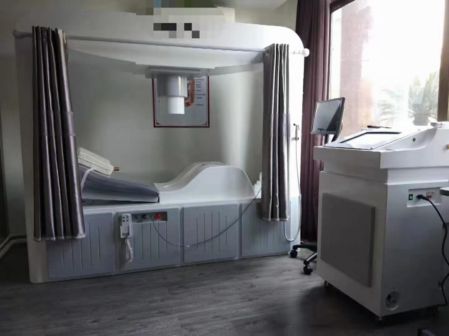Therapist using colonic machine with patient in clinic