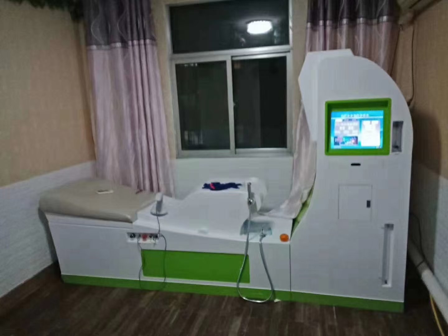 Colon hydrotherapy practitioner training session with colonic machine