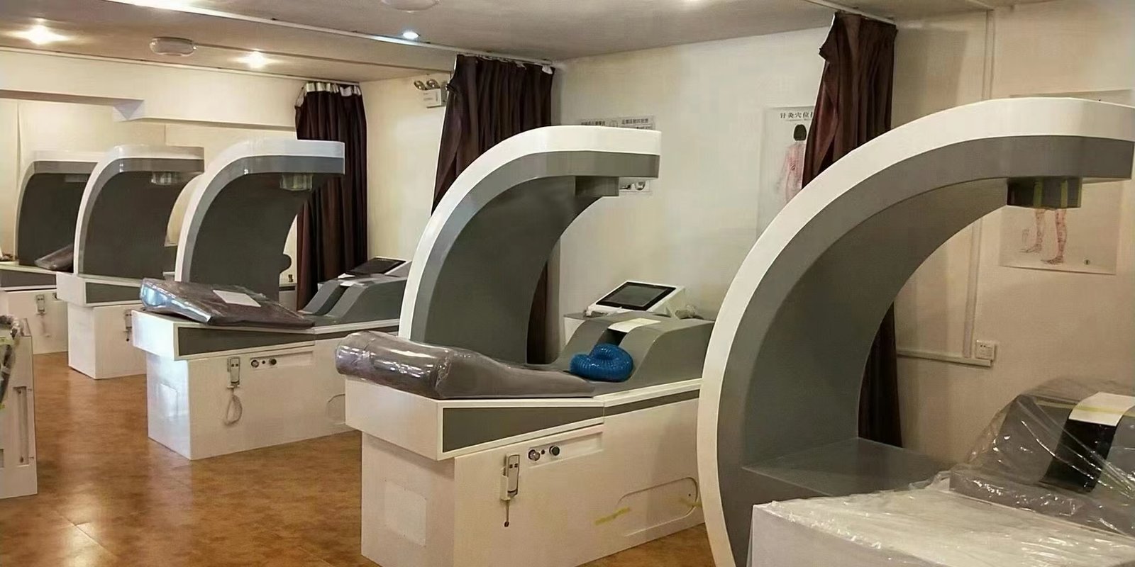 Three MAIKONG colonic machine models displayed side by side