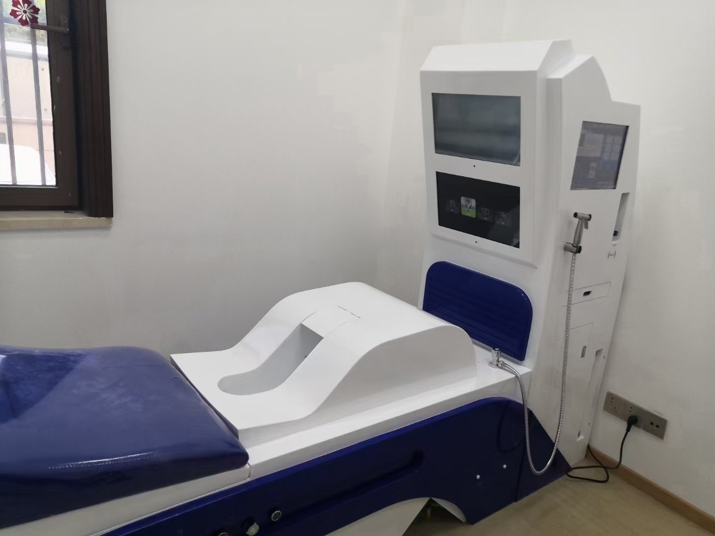 UK clinic successfully operating MAIKONG colon hydrotherapy equipment