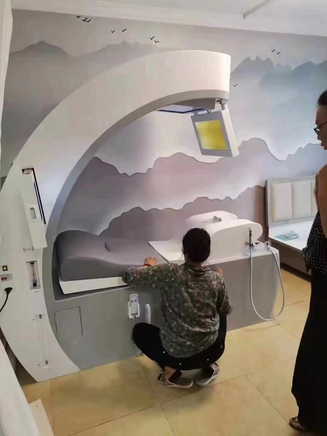 MAIKONG MK-880 colon hydrotherapy machine in UK clinic installation