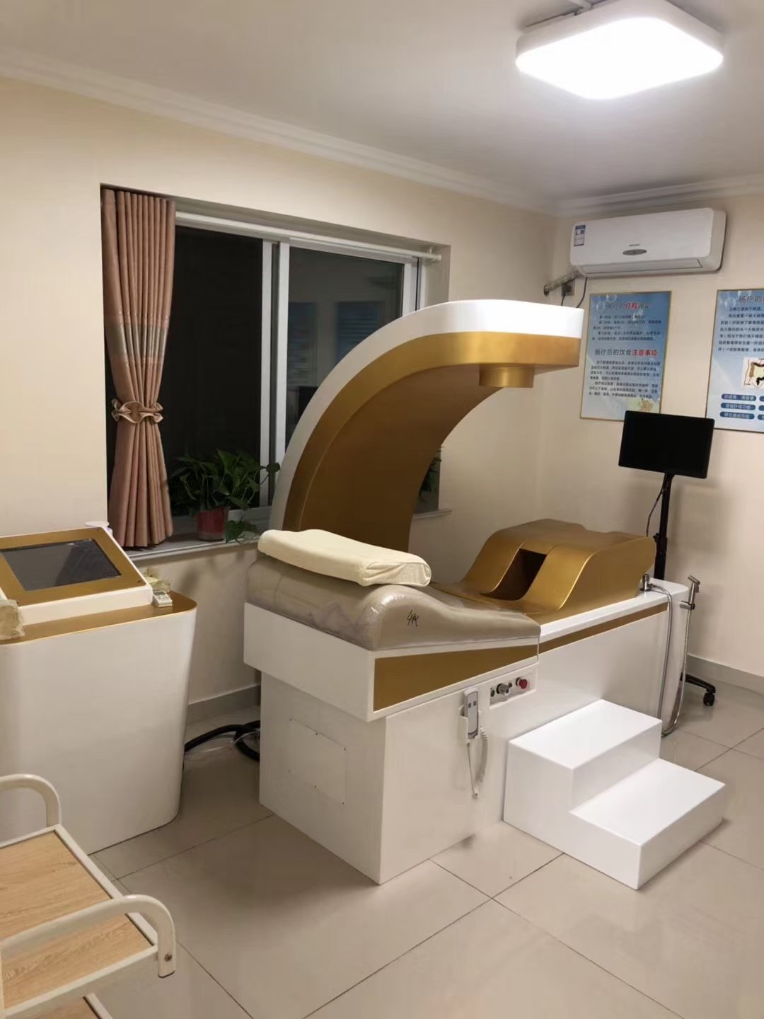 Treatment room setup with home colonic machine