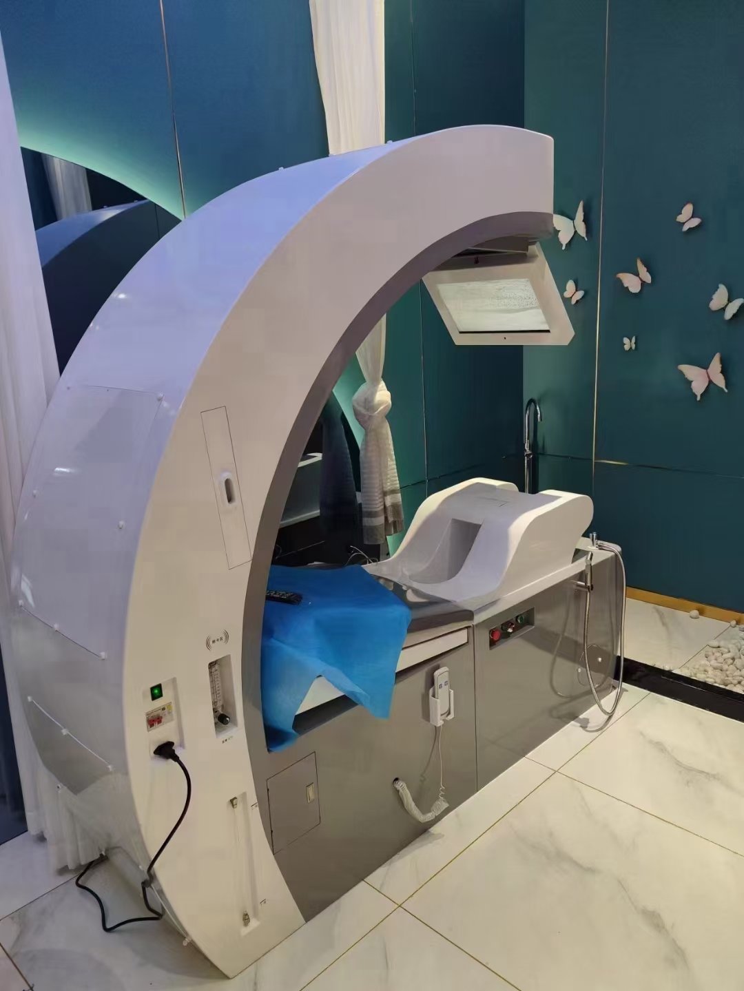 MK-880 colonic machine with touchscreen display and modern design