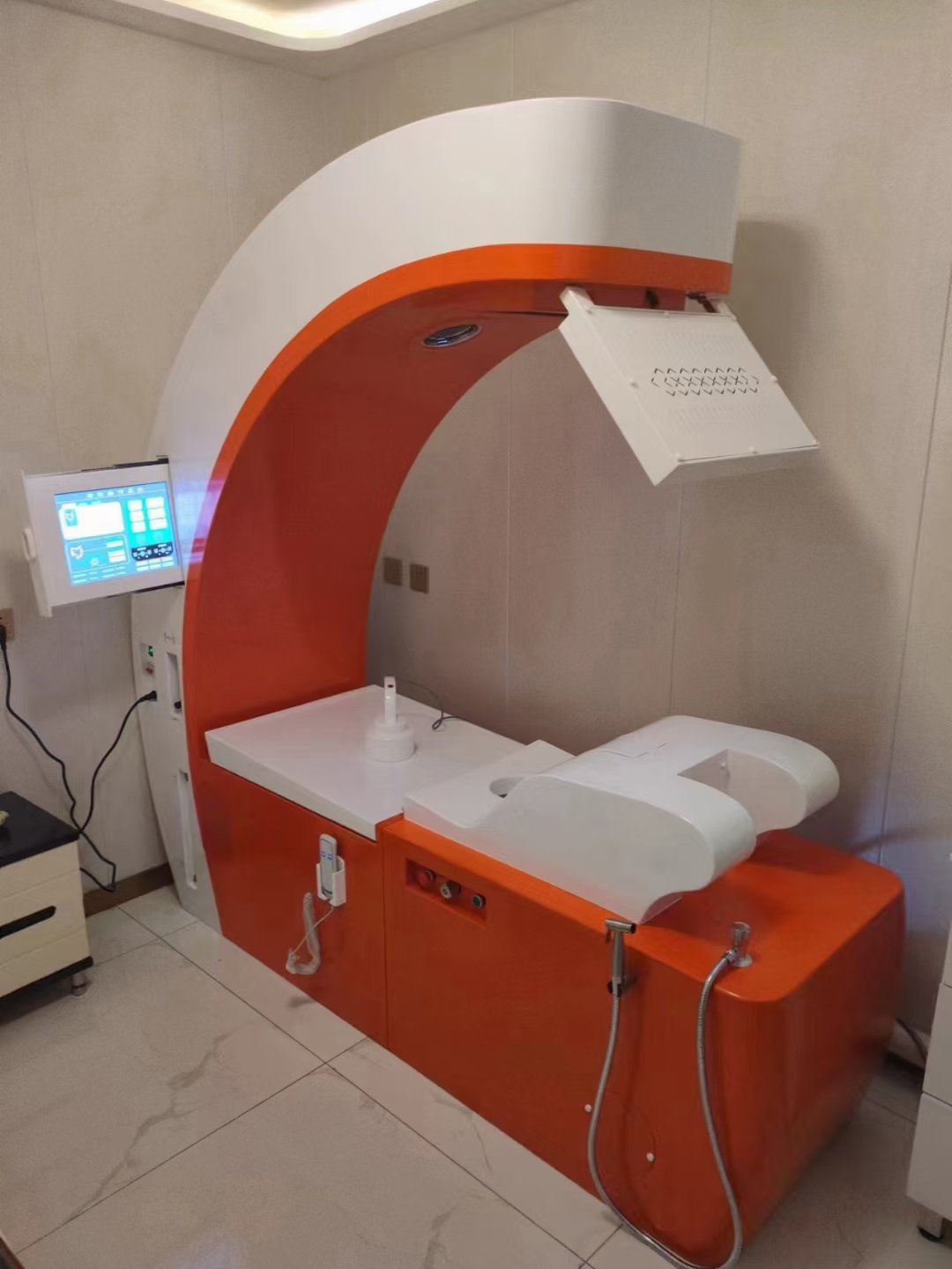 Treatment room setup with home colonic machine
